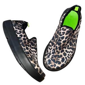 Oofos OOmg eeZee Low Top Sneaker Cheetah Comfort Recovery